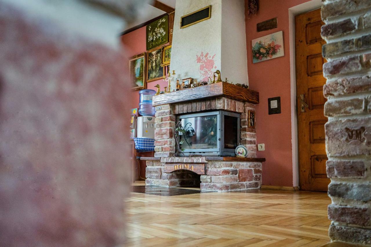 Hostel Villa Roma Leopoli Esterno foto