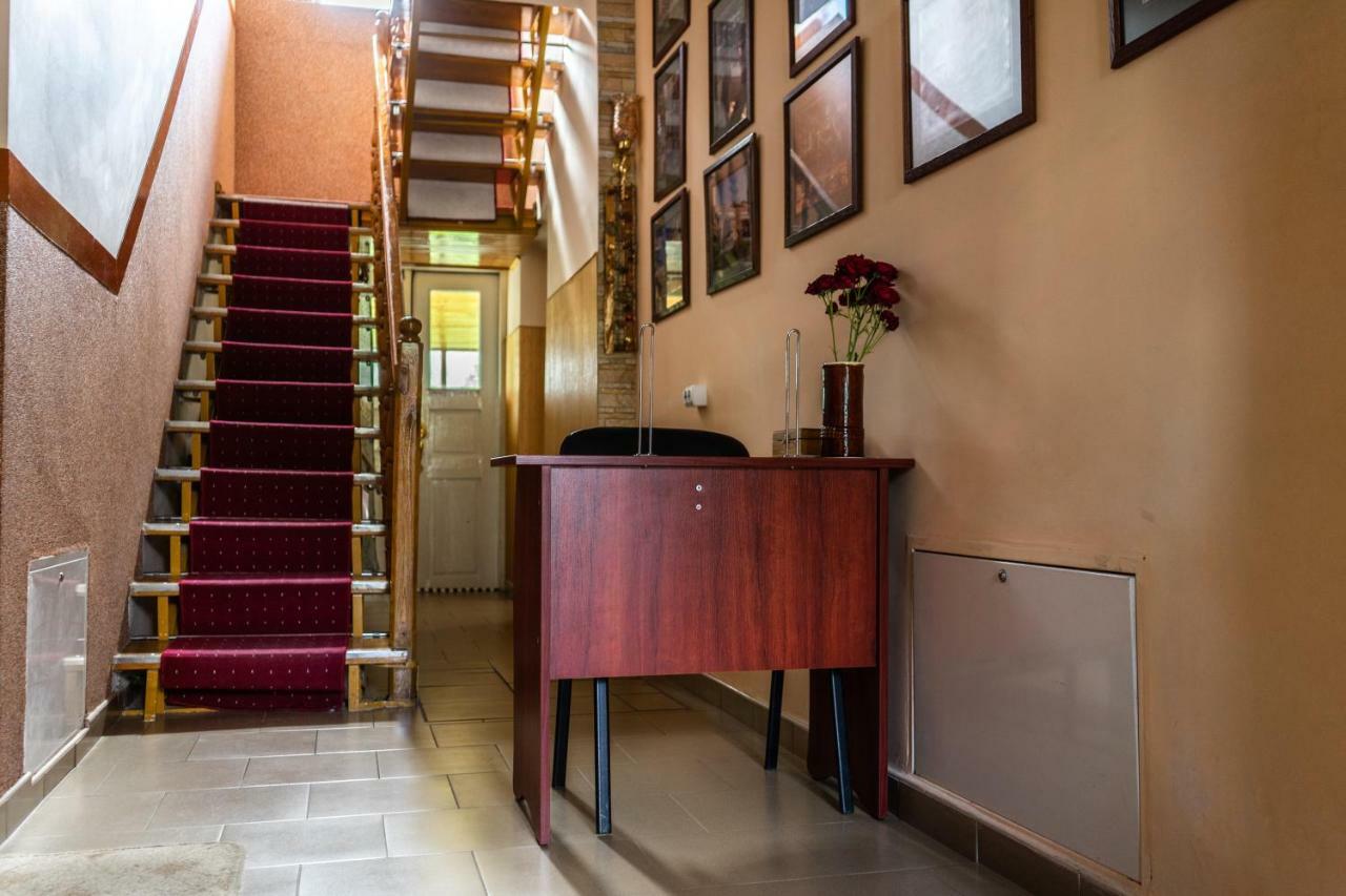 Hostel Villa Roma Leopoli Esterno foto